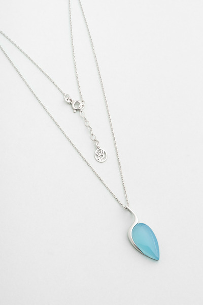 So CHIC... Damla Kalsedon 18 Ayar Beyaz Altın Kaplama 42 Cm Gümüş Kolye