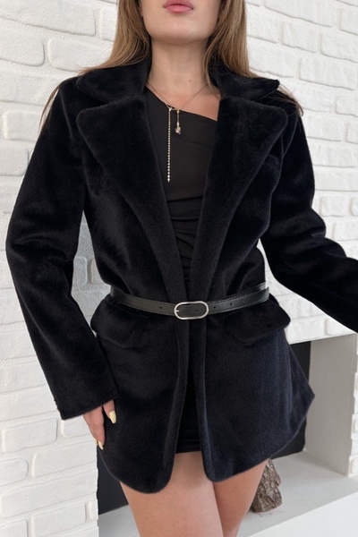 Ded COLLECTION سترة نسائية سوداء بتفاصيل حزام وجيوب مغطاة وياقة كلاسيكية وملمس ناعم وأنيق