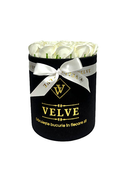 velve Aranjament floral alb Trandafiri parfumati de sapun, in cutie neagra Lu...