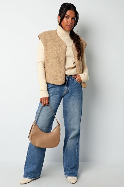 Joana Geantă Damǎ Maro Mikaya