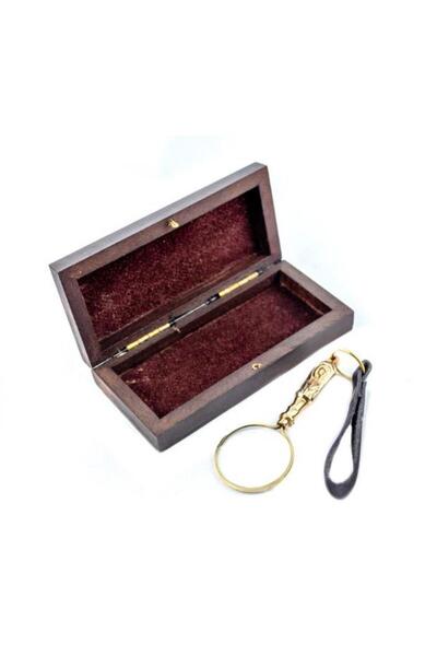 Kemis Lupa intr-o cutie de lemn