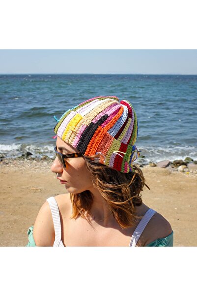 TuffHandicraft Artık İplerden Renkli Püsküllü Bere – İleri Dönüştürülmüş