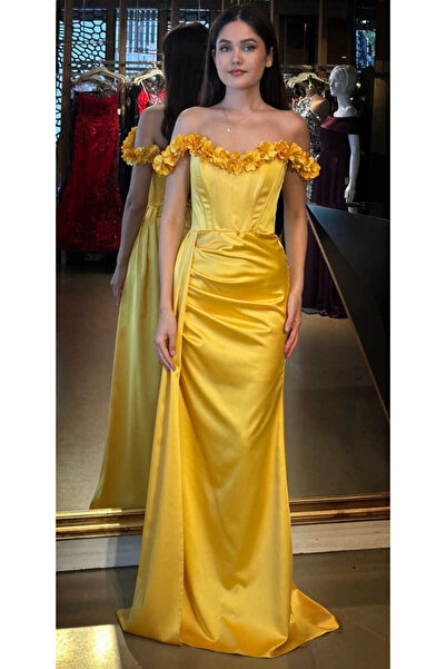 Abiyeniall Sarı Madonna Yaka Çiçek Detaylı Sırt Dekolteli Düz Kesim Saten Uzun Abiye Elbise 11065