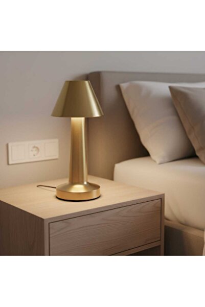 GAFT Golden lampshade with USB charger
