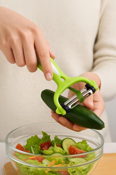 EWs 3-Headed Plastic Peeler Green