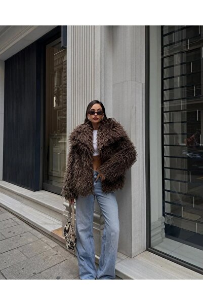 Miss Beyoğlu Tene Oversize Kıvırcık Dokulu Kürk Mont – Beyaz Salaş Şık Kaban