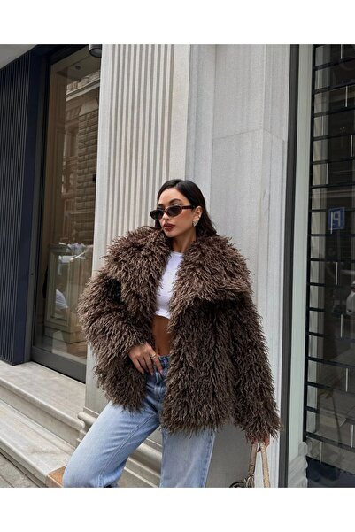 Miss Beyoğlu Tene Oversize Kıvırcık Dokulu Kürk Mont – Beyaz Salaş Şık Kaban