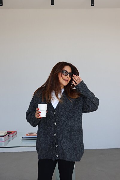 Özge Özgenç V-Neck Crumpled Oversize Cardigan