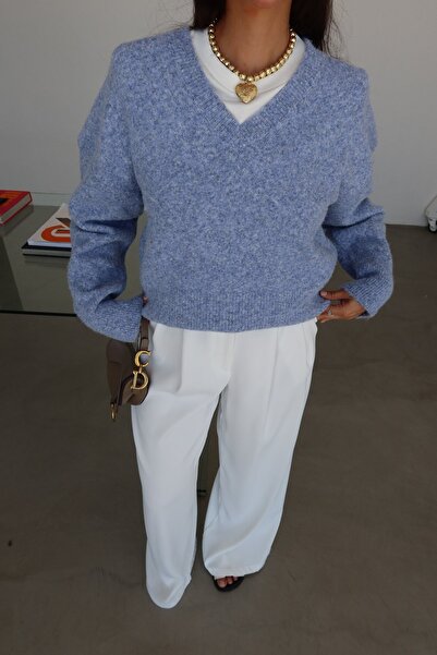 Özge Özgenç V-Neck Soft Textured Sweater
