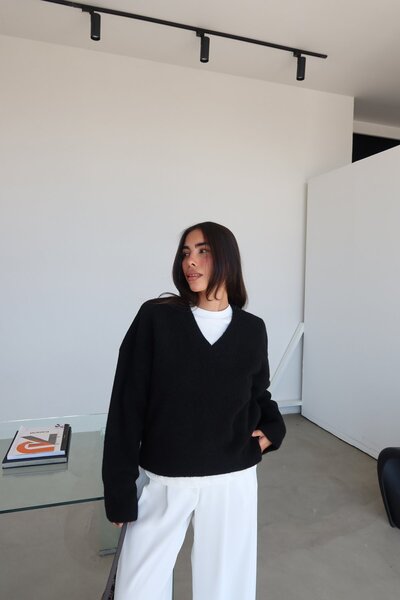 Özge Özgenç V-Neck Soft Textured Sweater