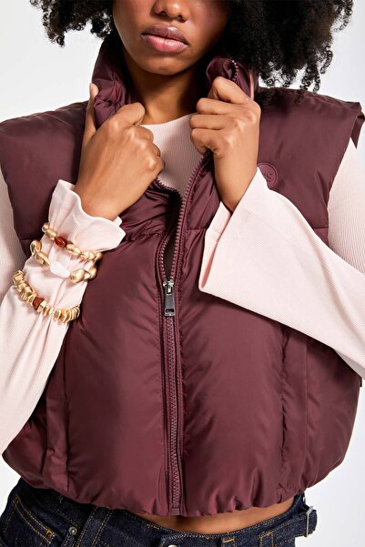 its basic Women's Burgundy Color W5-35 Inflatable Inner Padded Zero Sleeve Side Pocket Crop Inflatable Vest