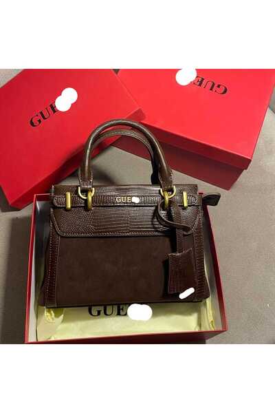 GUEE Shoulder bag, an exact copy of the famous brand. It comes with a box, a bag, and a warranty card with the same brand name.