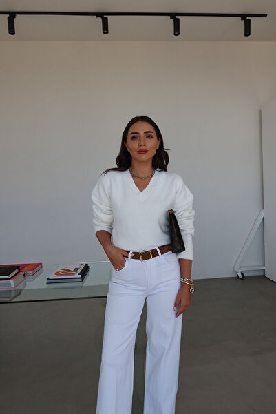 Özge Özgenç V-Neck Soft Textured Sweater