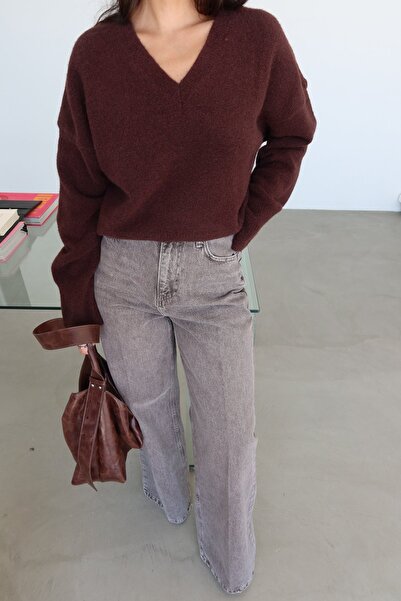 Özge Özgenç V-Neck Soft Textured Sweater