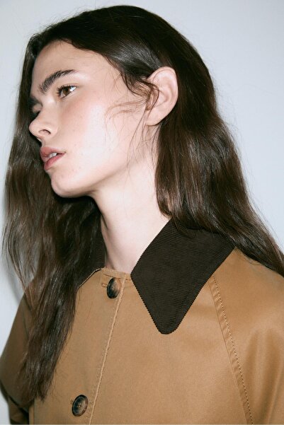 Stradivarius Mumlu görünümlü kemerli kısa trençkot