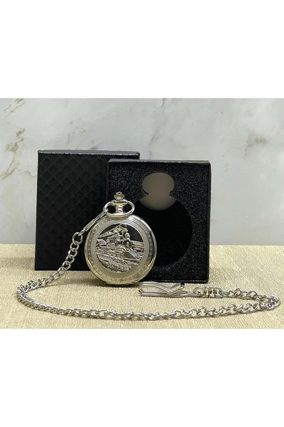 Store Kutulu Tren Temalı Köstekli Saat – 4x5 cm Gümüş Renk – Retro Cep Saati – Hediyelik ve Koleksiyonluk