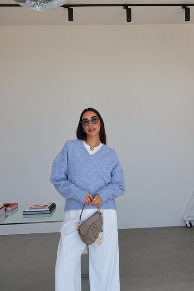 Özge Özgenç V-Neck Soft Textured Sweater