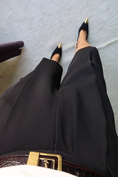 Özge Özgenç Pileli Basic Kumaş Şort