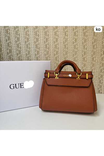 GUEE Shoulder bag, an exact copy of the famous brand. It comes with a box, a bag, and a warranty card with the same brand name.