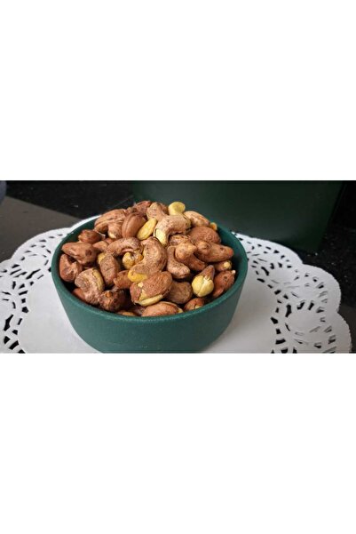 Fustuq & Hail الكاجو المحمص مع القشرة