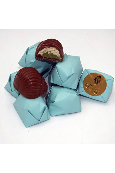 Fustuq & Hail شوكولاتة فاخرة مع حلاوة الطحينة وكريمة الفستق