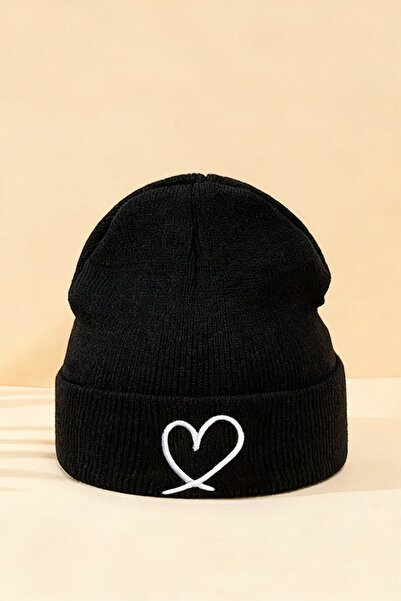 KISCHE Acrylic Heart Embroidered Trend Pinterest Black and White Set of 2 Beanies