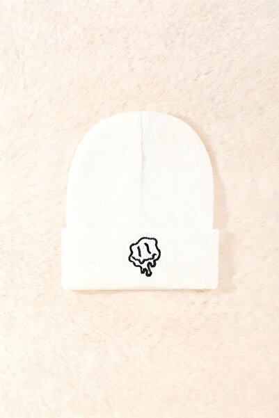 KISCHE Acrylic Face Embroidered Pinterest Black and White Set of 2 Beanies