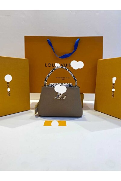 LOU Shoulder bag, an exact copy of the famous brand. It comes with a box, a bag, and a warranty card with the same brand name.