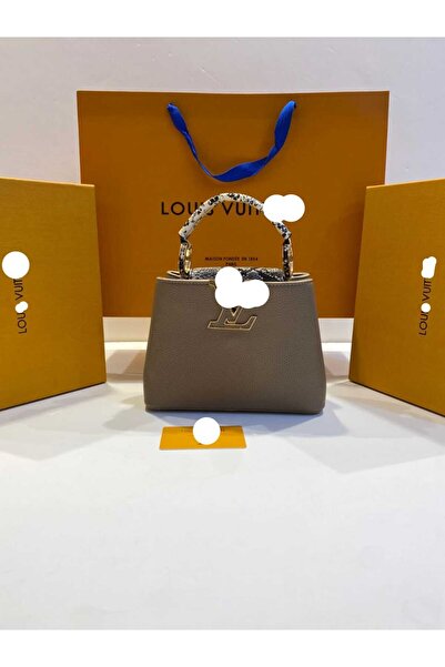 LOU Shoulder bag, an exact copy of the famous brand. It comes with a box, a bag, and a warranty card with the same brand name.