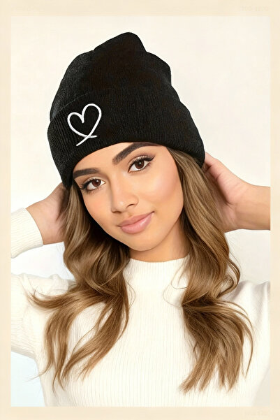 KISCHE Acrylic Heart Embroidered Trend Pinterest Black and White Set of 2 Beanies
