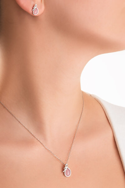 So CHIC... Kalsedon Parıltısı 18 Ayar Beyaz Altın Kaplama Gümüş Küpe