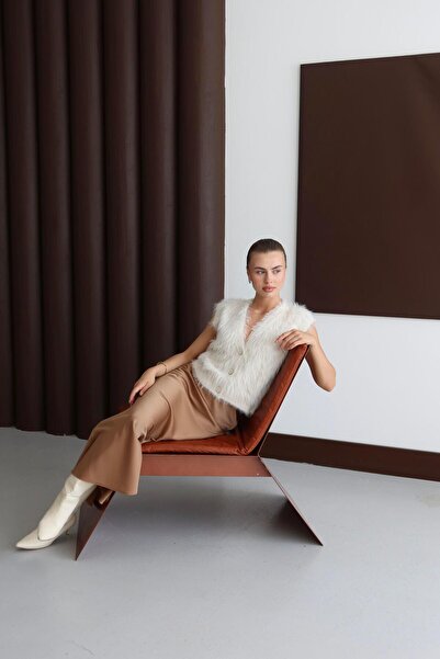 Jeevee V-Neck Buttoned Feather Knit Vest