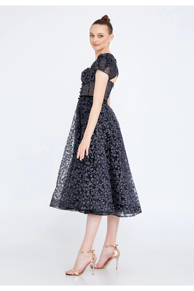 1way Elegant dress with a classic design