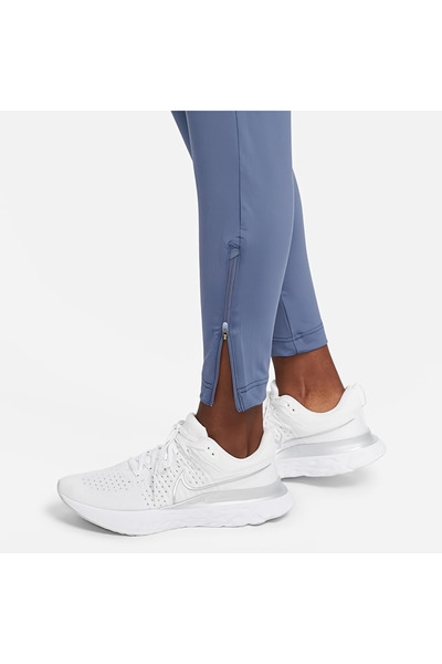 Nike Dri-Fit Essential kadın koşu spor mavi eşofman altı - fermuarlı paça ve cepler - DH6975-491