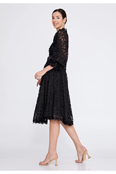 1way فستان اسود من الدانتيل الراقي