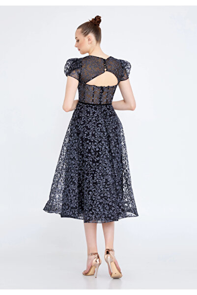 1way Elegant dress with a classic design