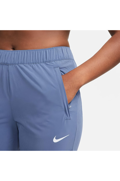 Nike Dri-Fit Essential kadın koşu spor mavi eşofman altı - fermuarlı paça ve cepler - DH6975-491