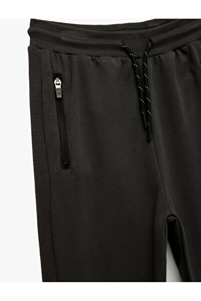 Koton Βασικό παντελόνι αθλητικού τύπου με λεπτομέρεια με φερμουάρ και βαμβακερό κορδόνι που δένει τη μέση