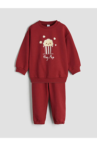 LC Waikiki قميص سويت شيرت للأولاد ذو ياقة دراجة حمراء من LCW ECO وبنطال رياضي