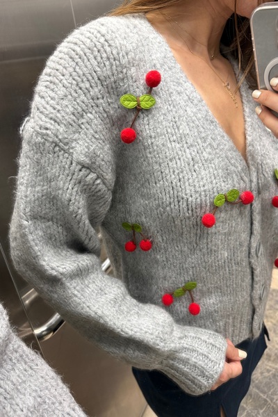 Noi Belis Soft Textured Oversize Cherry Accessory Detailed Knitwear Cardigan Aw25Hi0027