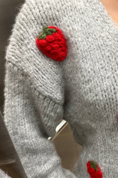 Noi Belis Soft Textured Oversize Strawberry Accessory Detailed Knitwear Cardigan Aw25Hi0028