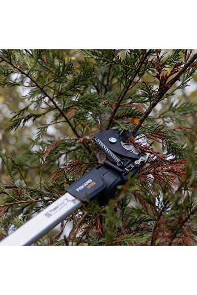 FiSKARS Power Gear X Teleskopik Yüksek Dal Budama Makası