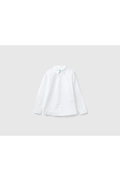 Benetton قميص أبيض للأولاد مطرز بالشعار الأمامي مع أزرار