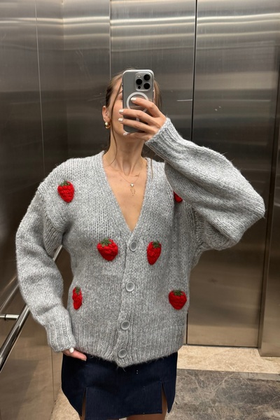 Noi Belis Soft Textured Oversize Strawberry Accessory Detailed Knitwear Cardigan Aw25Hi0028