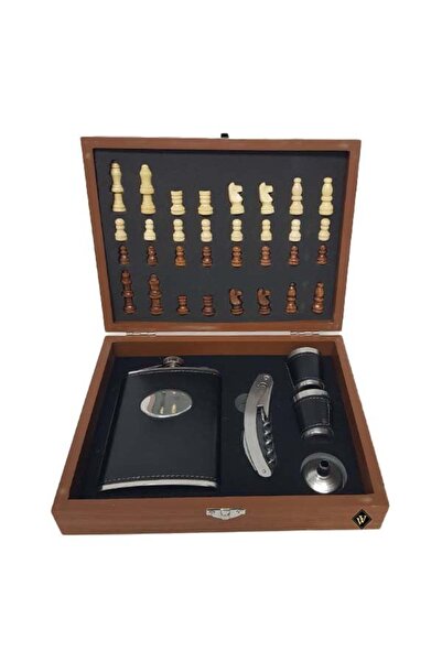 velve Set cadou pentru barbati VLV, cutie si piese pentru sah, tirbuson, stic...