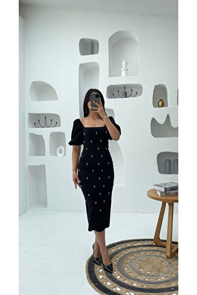 Nida Boutique Kare Yaka Balon Kol Çakma İnci Detaylı Yırtmaçlı Midi Boy Krep Elbise