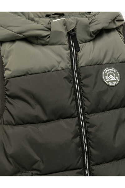 Koton Renk Bloklu Cepli Etiket Detaylı Fermuarlı Kapşonlu Kolsuz Şişme Yelek