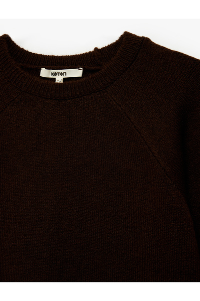 Koton Основен трикотажен пуловер с дълги ръкави и деколте