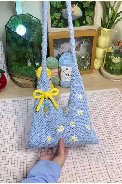 Genel Markalar Vintage Tarz Örgü Çanta – Çiçek ve Fiyonk Charm Detaylı El Yapımı Omuz Çantası – Çanta Charm