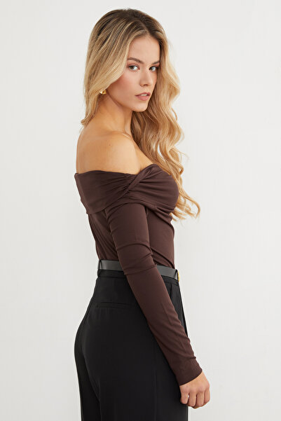 Fulla Moda Μπλούζα με λεπτομέρεια με κούμπωμα με λαιμόκοψη Madonna